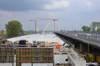 Stahlbrcke Hohlkasten Rheinbrckenbau Stahlverbundkonstruktion Haupttrgersegmente Stahlbauteile 208