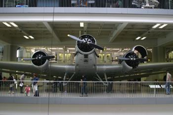 Tante Ju 52 auf Autobahn Junkers Flugzeug Schwertransport A 94 München Deutsches Museum 85