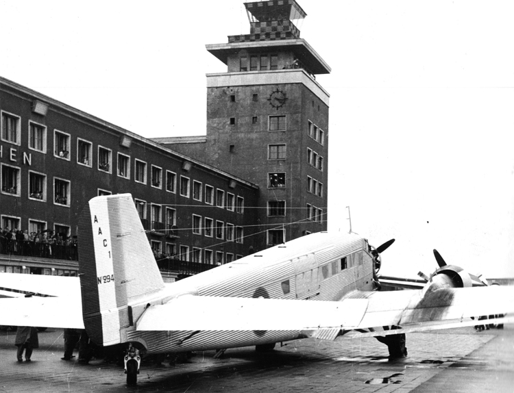 Tante Ju 52 auf Autobahn Junkers Flugzeug Schwertransport A 94 München Deutsches Museum Flughafen Riem
