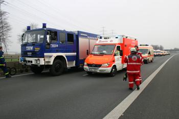 Unfallübung THW Autobahn A 57 48