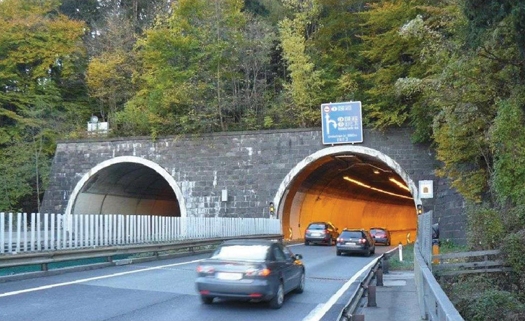 Unterlage Mediengesprch Bergiseltunnel 08 06 2015