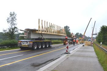 A3 Autobahn Brückenarbeiten Überführung Brückenträger Schwerlastkran Brückenbau02