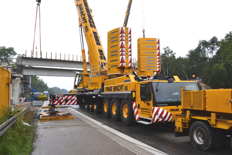 A3 Autobahn Brückenarbeiten Überführung Brückenträger Schwerlastkran Brückenbau16