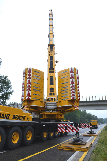 A3 Autobahn Brückenarbeiten Überführung Brückenträger Schwerlastkran Brückenbau24