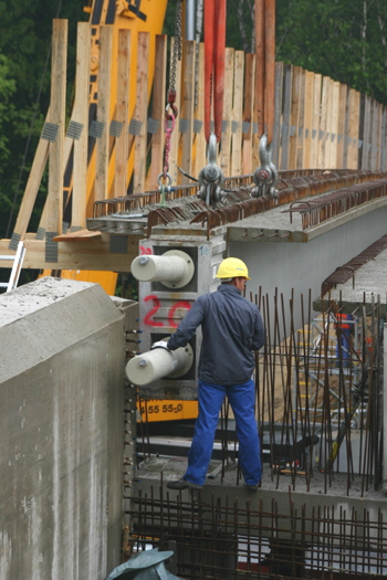 A3 Autobahn Brückenarbeiten Überführung Brückenträger Schwerlastkran Brückenbau55