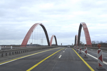 A42 Emscherschnellweg Bundesautobahn Schrankenanlage Gewichtskontrolle Durchfahrtsperre Rhein-Herne-Kanal Brücke 07