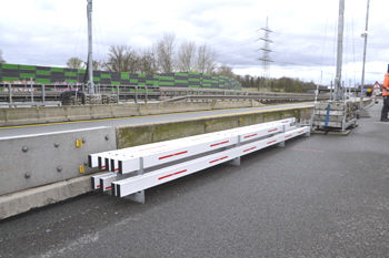 A42 Emscherschnellweg Bundesautobahn Schrankenanlage Gewichtskontrolle Durchfahrtsperre Rhein-Herne-Kanal Brücke 79