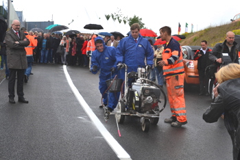 A448 A40 Autobahndreieck Bochum-West Verkehrsfreigabe Enak Ferlemann Michael Groschek Fahrbahnmarkierung61