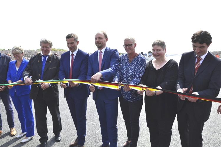 A72 Neue Autobahn Born Rtha Leipzig Wirtschaftsminister Martin Dulig Scherenschnitt 95