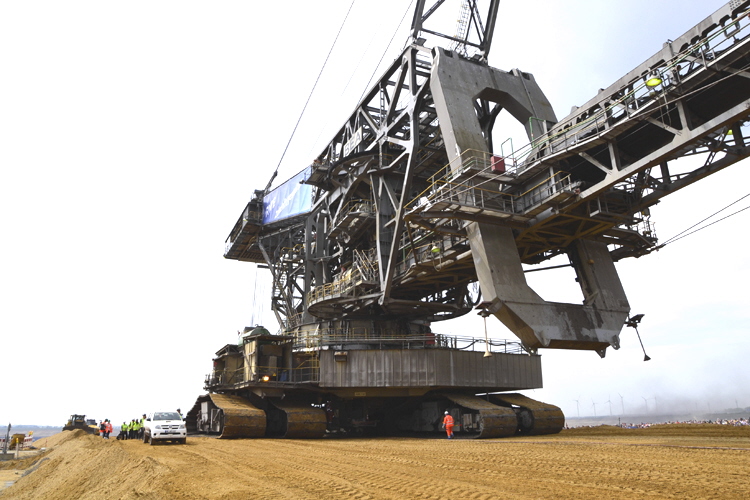 Baggerquerung Großgerät Stahlkoloss Braunkohle Tagebau Garzweiler II Jüchen Neue Autobahn A44n 34