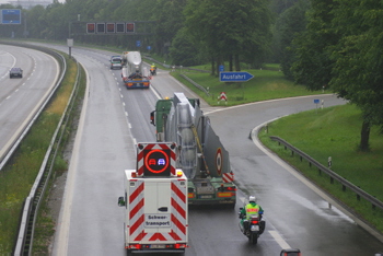 Tante Ju 52 auf Autobahn Junkers Flugzeug Schwertransport A 94 München Deutsches Museum 01