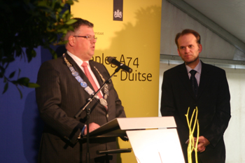 burgemeester_Hubert_Bruls_opening_Burgermeister_Christian_Wa